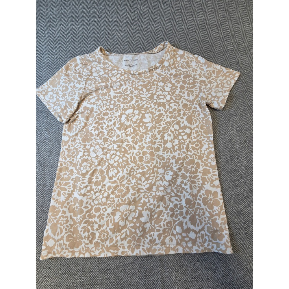 Ann Taylor Factory T-Shirt Women M Tan White Floral Print Short Sleeve Crew Neck